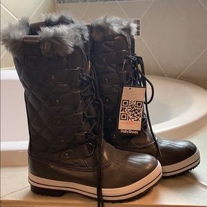 Snow boots